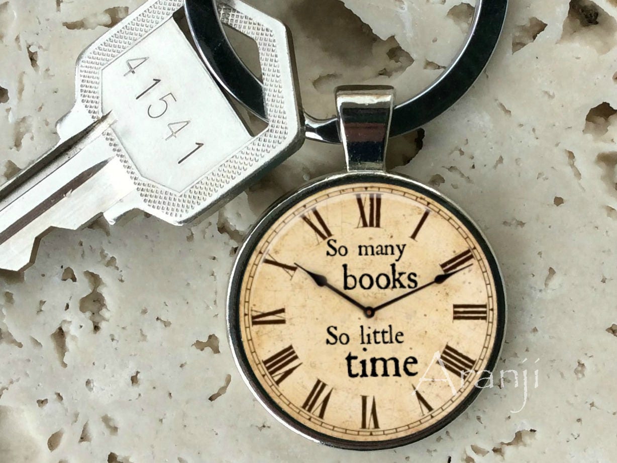 Antique-Themed Analog Clock Keychain for Bookworms 