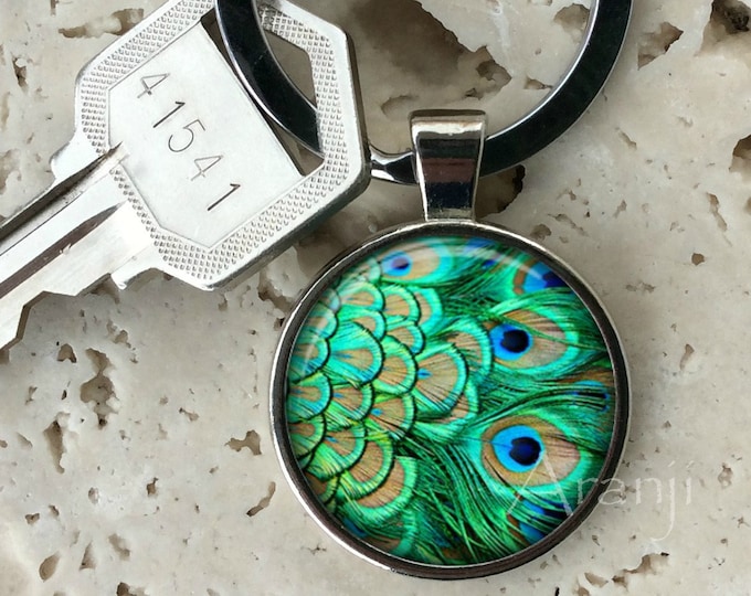 Stunning Peacock-Design Keychain Fob