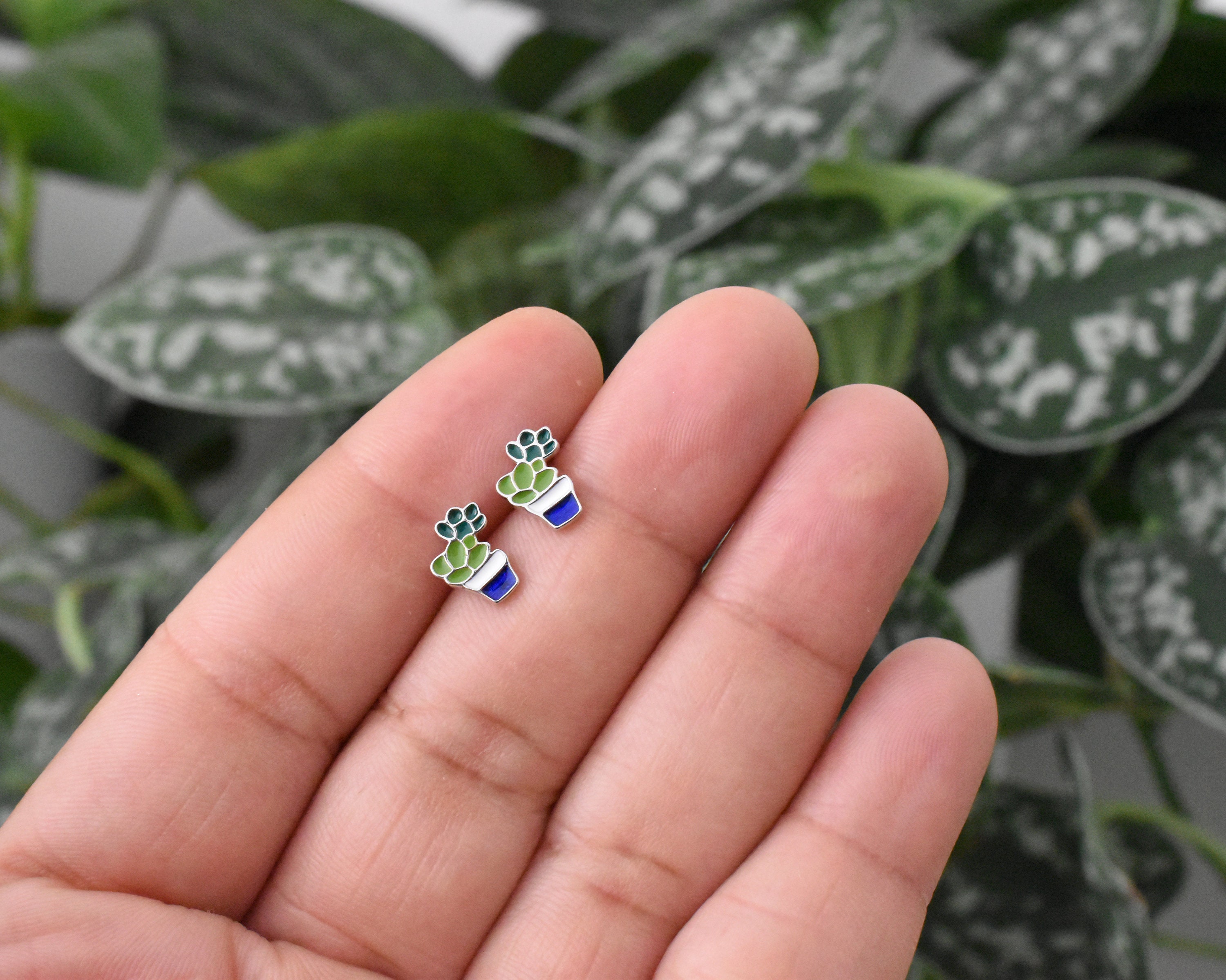 Adorable Plant Earrings 