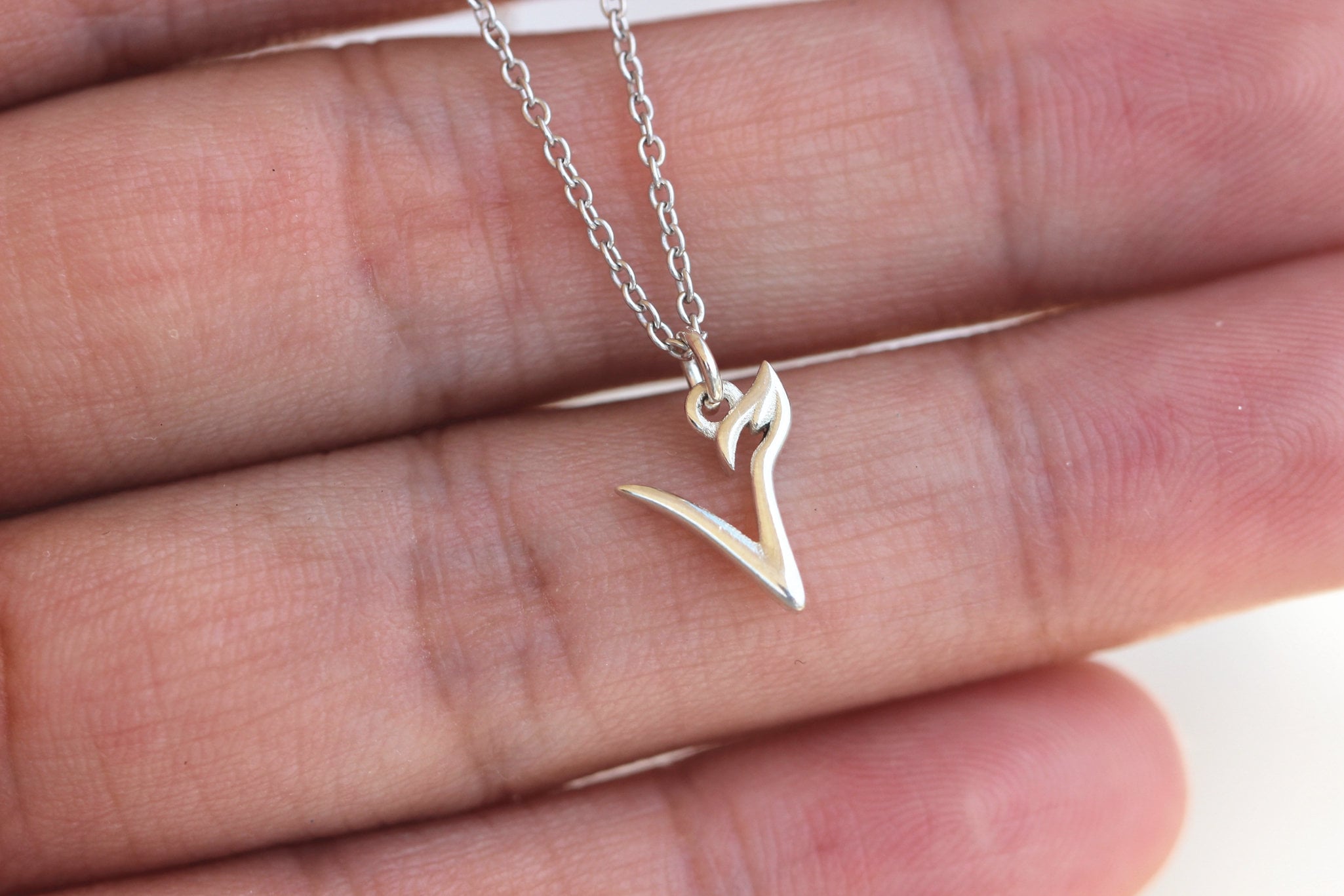 Simple “V” Necklace 